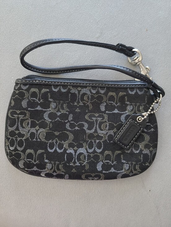 Coach Handbags - Coach wristlet